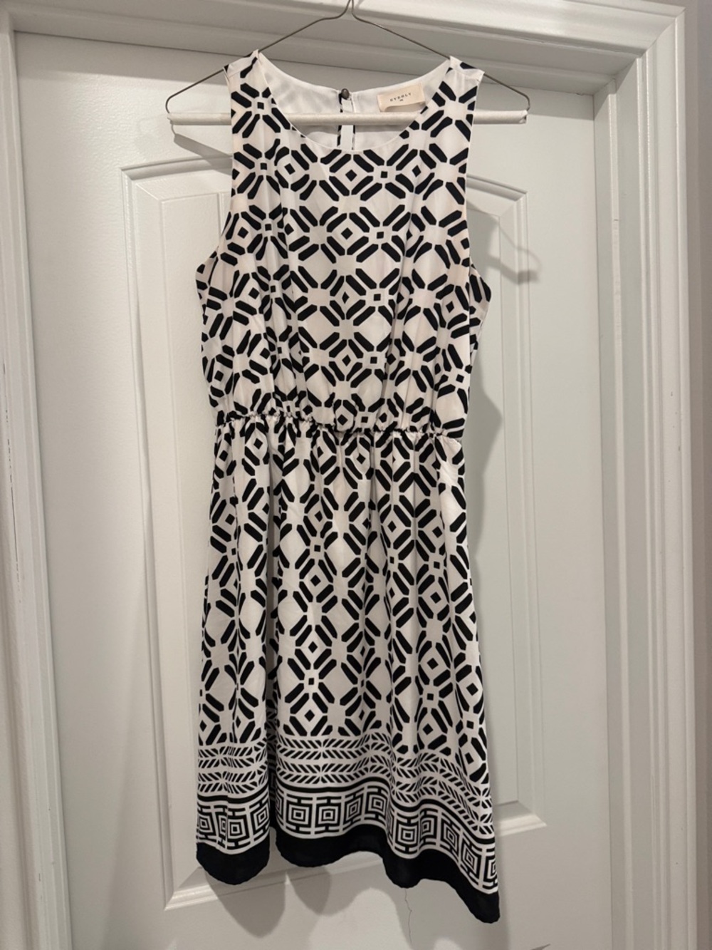 Everly Black and White Sleeveless Midi Dress